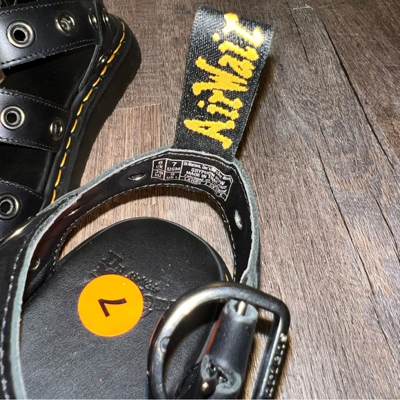 Dr. Martens Gryphon Leather Sandals Wmns 7 - NWOT - Picture 7 of 8